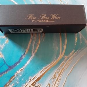 BAO BAO MAC WAN BURMESE  KISS LIPSTICK